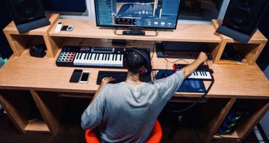 Music producer/mixing engineer - Poskolivo