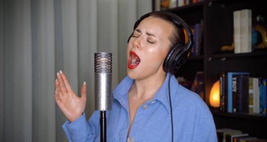 Rare Vocalist | 4.5 Octaves - Sarah Lewis