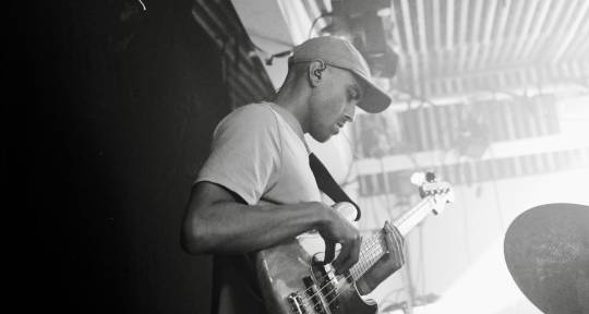 Earthy Bass, Groove and Feel - Philip van den Brandeler