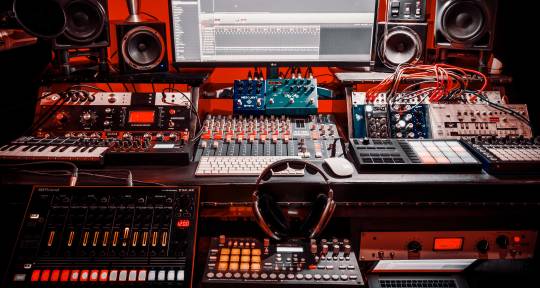 Music Producer Mixing Engineer - Tomasz Wakulewski
