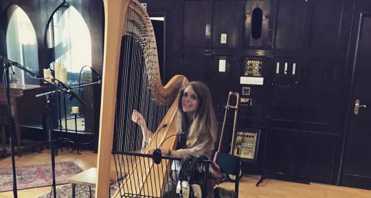 Harp, Electric harp, Keyboards - Serafina Steer