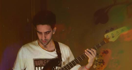 Soy musico/bajista de session, - Agustin Rossi