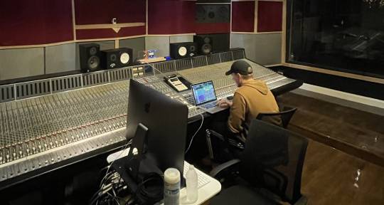 Mixing and Mastering Engineer - Micah Pettit