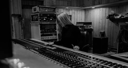 Mixing Engineer & Vocal Editor - Leah Schattschneider