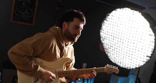 Session Guitarist - Rax Behéshti