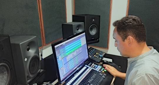 mixing engineer - Edgar Moreno YoYo