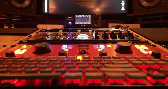 Modern Mastering - Electric Desk Mastering