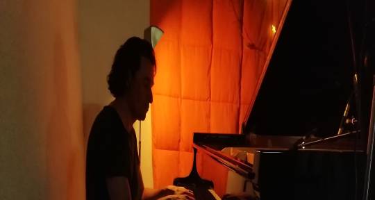 Pianist and composer - Sergi Moya