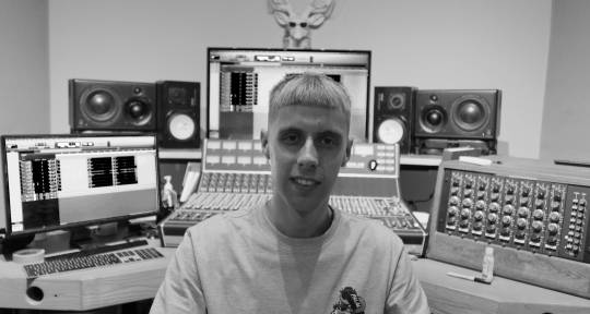Electronic Music Producer - BLUNTWAVEZ
