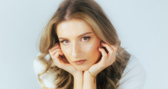 Singer-songwriter & lyricist - Carina