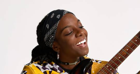 Singer-Songwriter Producer - Roysha Poellnitz