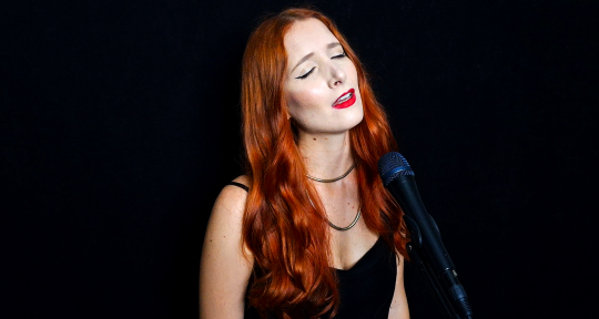 Singer, Songwriter, Topliner - Martina Qüesta