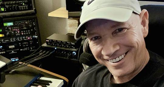 Producer/Mixing/Mastering - Guy Lindley