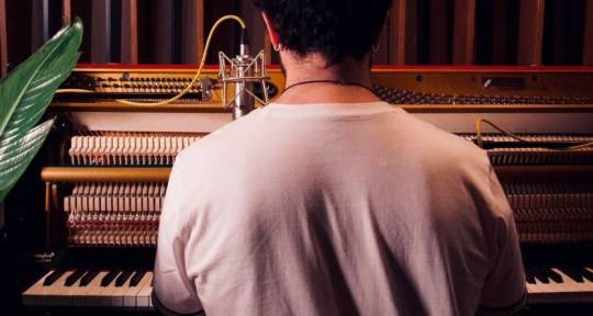 piano composer, piano player - Loris Ruscitti