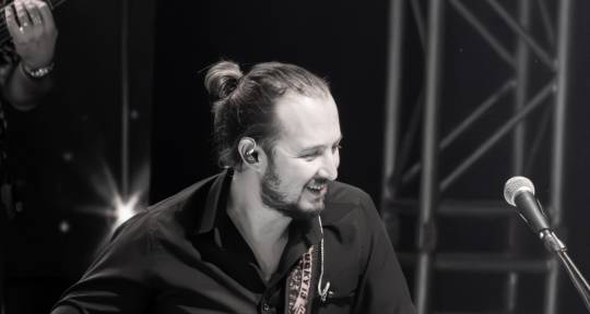 Session guitarist - gorkbozyel