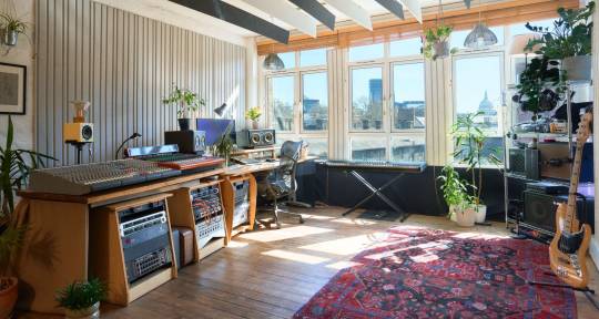 Music Production Studio - State Is Flow