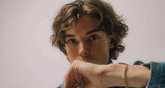 Pop / EDM singer & topliner - Alexander Hopwood