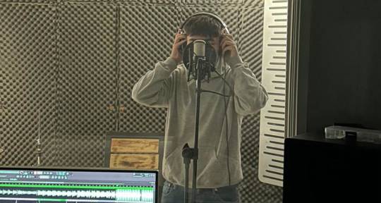 soy compositor/ song writer - Alejandro Lozano