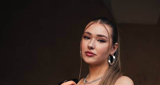 PRO Singer | Topliner | Writer - ASTELLE