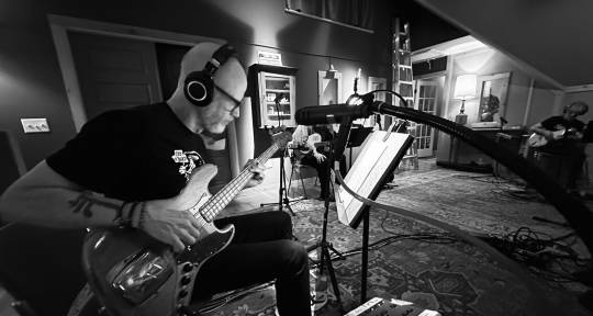 Acoustic & Electric Bassist - Chris Donohue