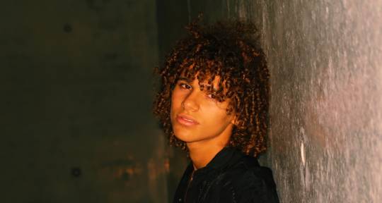 Topliner, Singer & Pianist - Matisse Jones