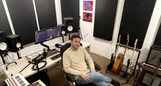 Music Producer, Sound Designer - Vinícius Macedo