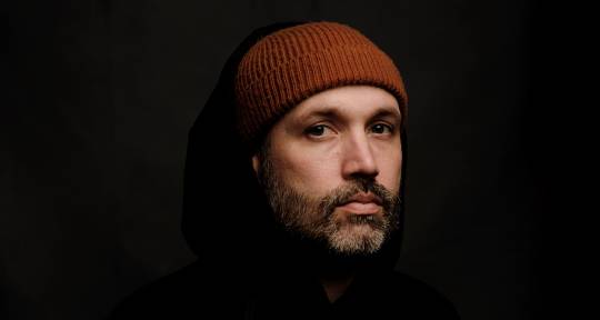 Sad song specialist - Aron Wright