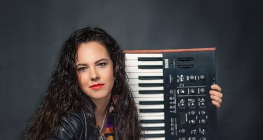 Pianist, keyboardist - Dalma Felszegi