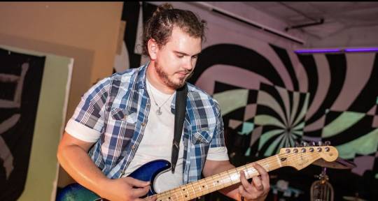 Audio Engineer, Guitarist - Gavin Beard