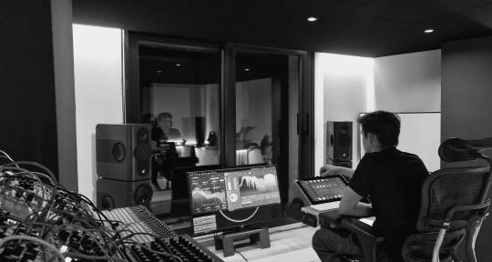 Mastering engineer  - Brice Deloose