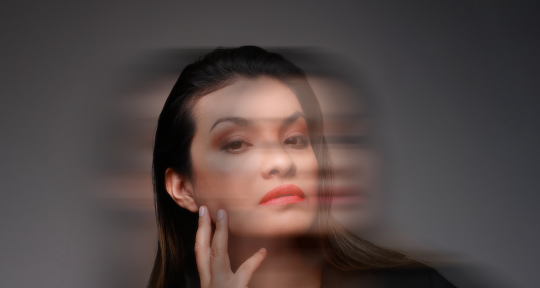 Mexican Singer-Songwriter - Lorenna León