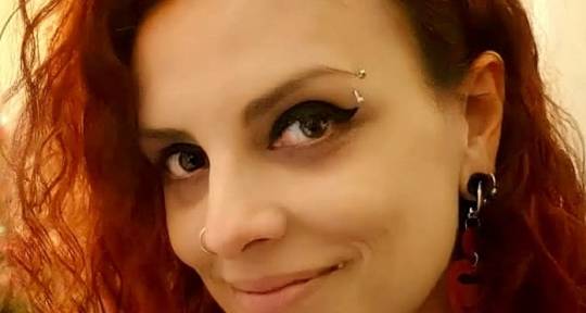Pro Lead & Backing Vocalist - Vero Holfeltz