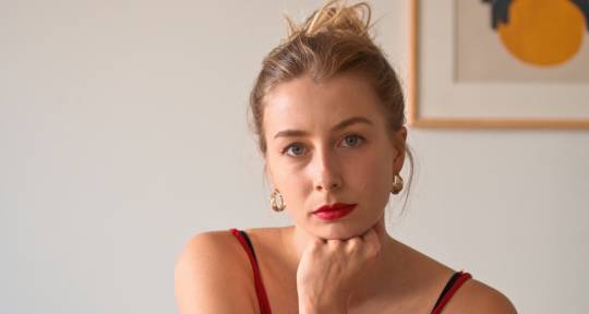 Creative singer songwriter - Maeve Bee