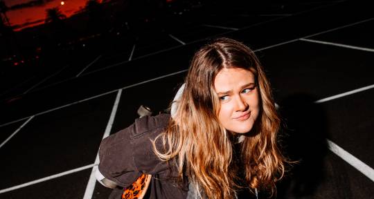 Pop singer-songwrtier - Mad Lucy