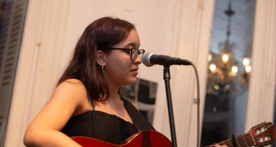 Cantante/compositora/actriz - Sofia