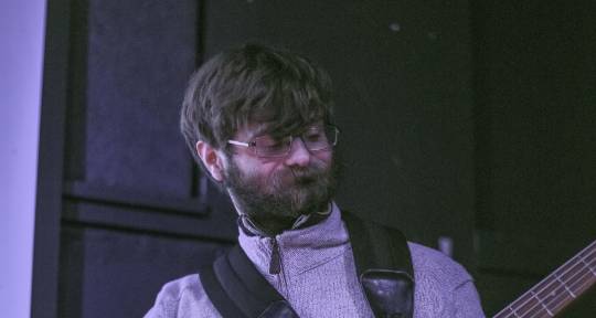 Pocket bass player - Colin Dooman