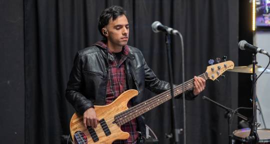 **SESSION BASSIST** - Martin Becerra