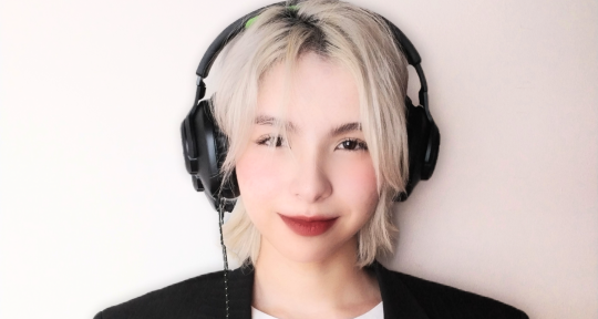 Female Singer and Songwriter. - Skye W