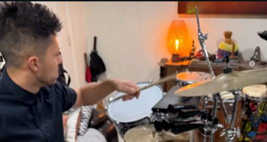 Musician Drummer, producer - Carlos Vellz