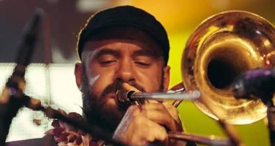 Horn player! Full horn section - Brandon Herenow