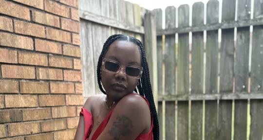 Song Writer. Artist. - Chiudi