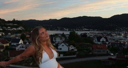 Versatile Vocalist - Frida My