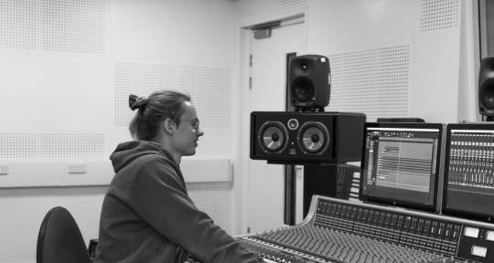 Mixing & Mastering Engineer - Keno