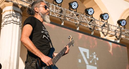 Bajista, Guitarrista, baterist - Floridor