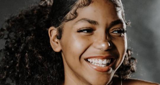 Singer / Songwriter / Producer - Jocelyn Shade