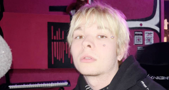 I'm doing swag - 𐍃𐌏UNƊ H𐌉GH𐌕 💿