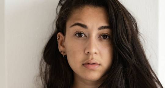 Singer-Songwriter - Megggi