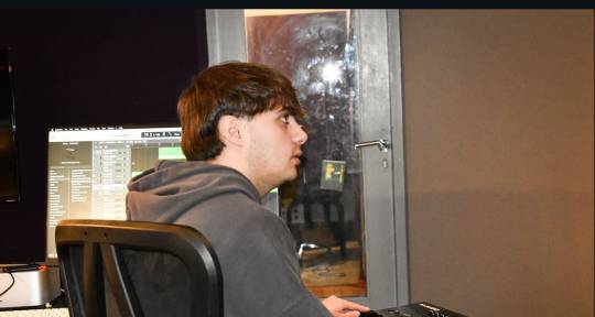 Composer, mixing engineer - Roque De Llano