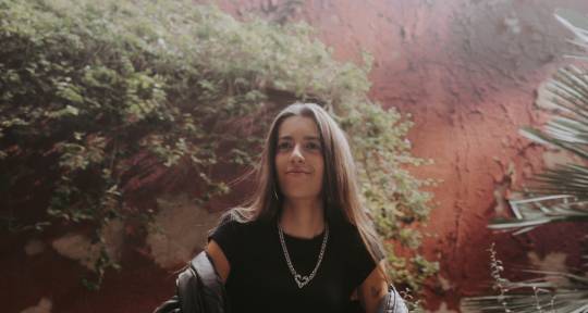 R&B-Pop Vocalist and Composer - Berta Thomas