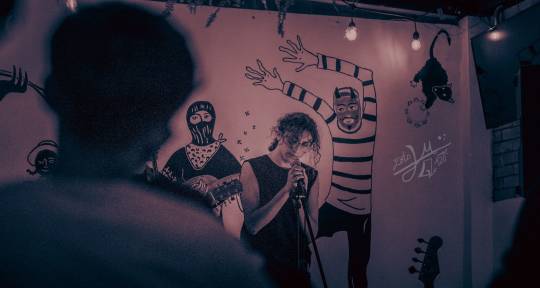 escritor, compositor, producto - Angel Flores